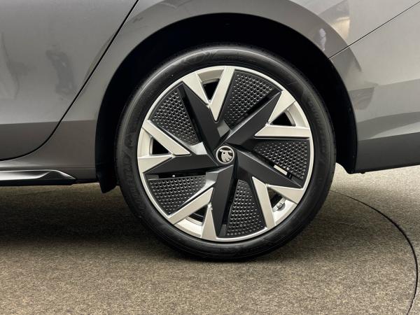 Skoda Superb Combi Sportline 2.0 TDI 193PS DSG 4X4 *SOFORT VERFÜGBAR* Skoda Superb Combi Sportline 2.0 TDI 193PS DSG 4X4 *SOFORT VERFÜGBAR*