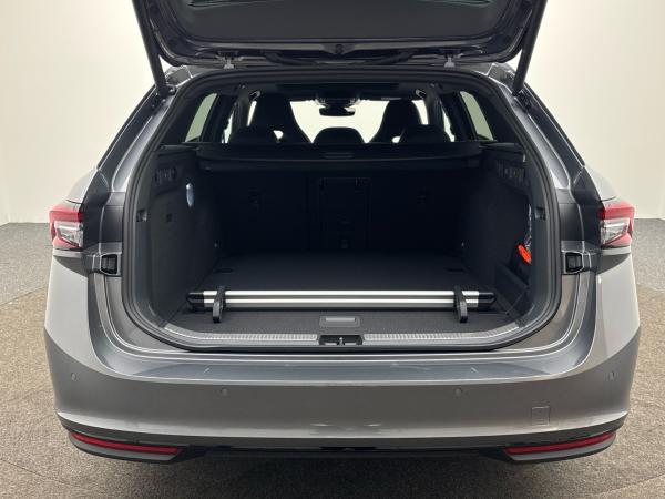 Skoda Superb Combi Sportline 2.0 TDI 193PS DSG 4X4 *SOFORT VERFÜGBAR* Skoda Superb Combi Sportline 2.0 TDI 193PS DSG 4X4 *SOFORT VERFÜGBAR*