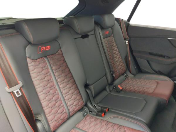 Audi RS Q8 (4MT)