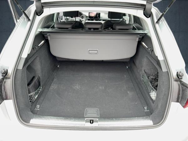 Audi A4 Avant 30 TDI S tr. Stdhzg LED Cam ACC Keyless