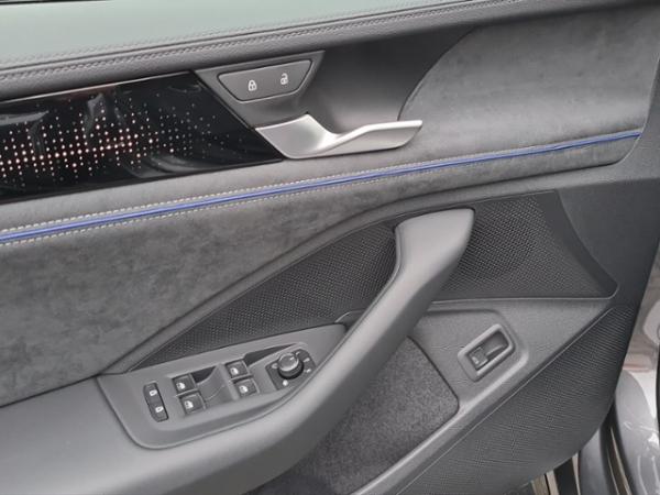 Volkswagen Passat 2.0 TDI DSG R-Line+AHK+WR+BLACKSTYLE+NAVI