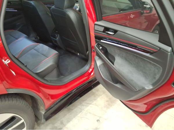 Volkswagen ID.7 Tourer GTX - Interieur und Exterieur Plus Paket + PANO / 8-fach Bereift