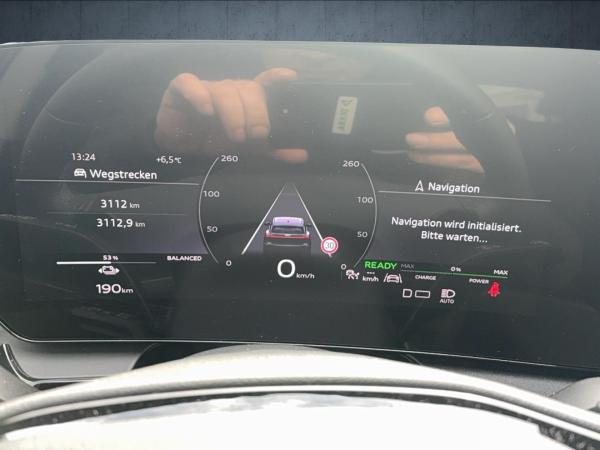 Audi Q6 e-tron Q6 SUV e-tron HUD PANO 20 Matrix AHK 360 ACC