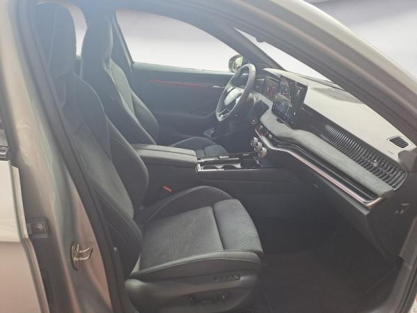 Skoda Superb Sportline 2,0 TDI 142 kW 7-Gang-DSG 4x4 / AHK / STANDHEIZUNG / PANO / CANTON  !!! SOFORT VERFÜGBAR!!