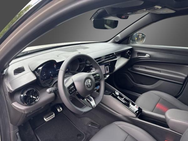 Alfa Romeo Junior Ibrida TI-MY26-Panoramadach-TechnologiePaket