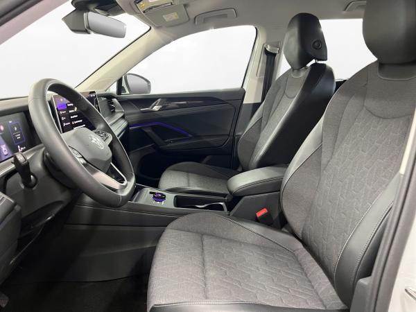 Volkswagen Tayron 1.5 eTSI Life 7-Sitzer AHK Matrix LM 18" ACC Navi