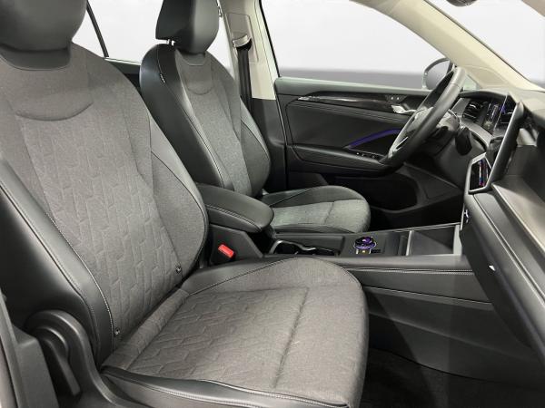 Volkswagen Tayron 1.5 eTSI Life 7-Sitzer AHK Matrix LM 18" ACC Navi