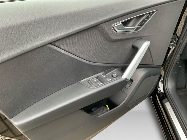 Audi Q2 35 TFSI Advanced S tronic AHK MATRIX ACC KAM