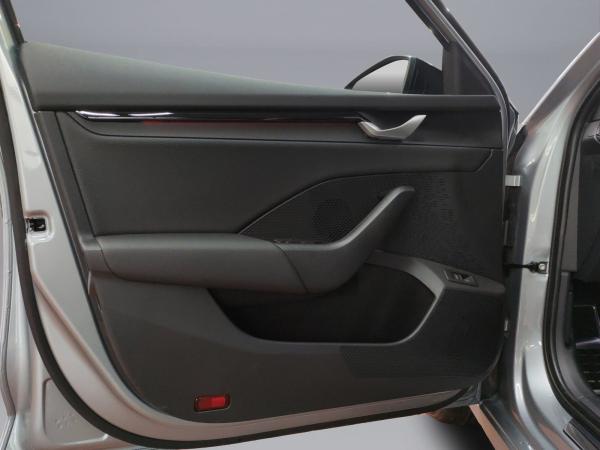 Skoda Octavia Combi Sportline 2.0 TDI DSG AHK NAVI LED