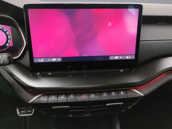 Skoda Octavia Combi Sportline 2.0 TDI DSG AHK NAVI LED