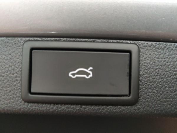 Skoda Octavia Combi Sportline 2.0 TDI DSG AHK NAVI LED