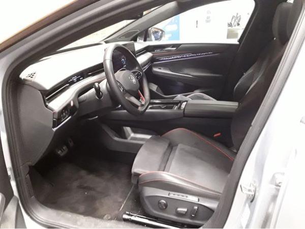 Volkswagen ID.7 GTX 4Mo. - Interieur und Exterieur Plus Paket + PANO / 8-fach Bereift