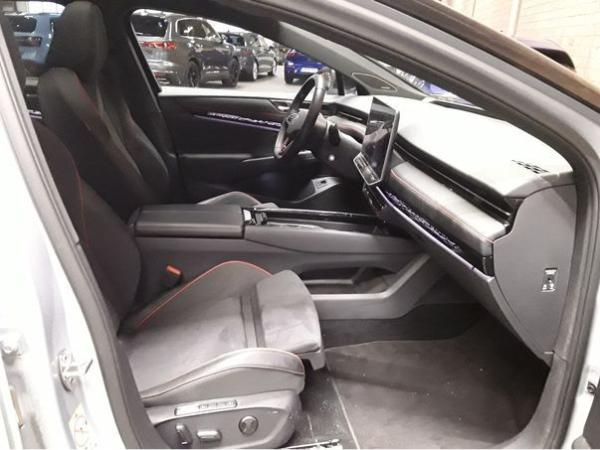 Volkswagen ID.7 GTX 4Mo. - Interieur und Exterieur Plus Paket + PANO / 8-fach Bereift