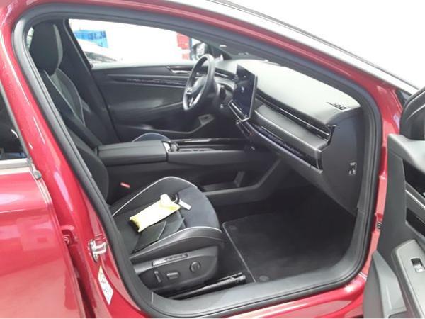 Volkswagen ID.7 Tourer Pro S - "Interieur- und Exterieur-Plus-Paket" + PANO / 8-fach Bereift