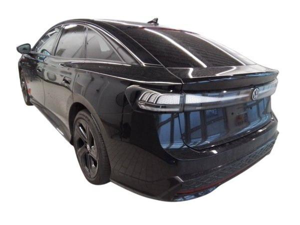 Volkswagen ID.7 GTX - Interieur und Exterieur Plus Paket + PANO / 8-fach Bereift