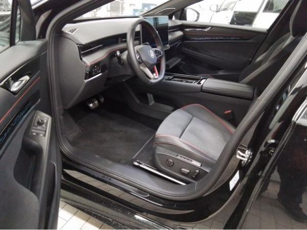 Volkswagen ID.7 GTX - Interieur und Exterieur Plus Paket + PANO / 8-fach Bereift