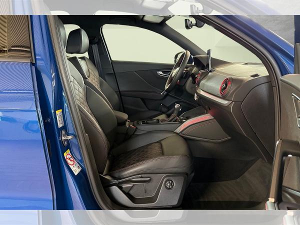 Audi Q2 S line 35 TFSI S-tronic Matrix Navi ACC Leder AHK