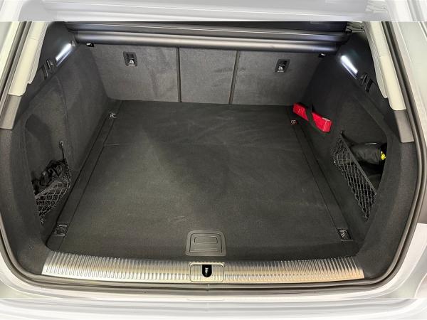 Audi A4 Avant 30 TDI S-tronic LED Navi ACC PDC SHZ LM