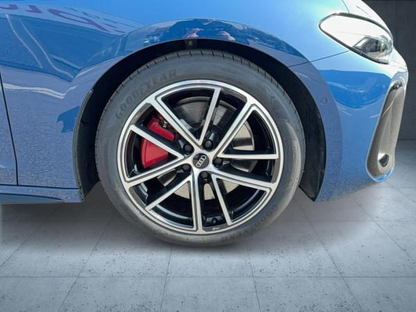 Audi A5 Avant e-hybrid qu. S tr. PANO Matrix 19 AHK