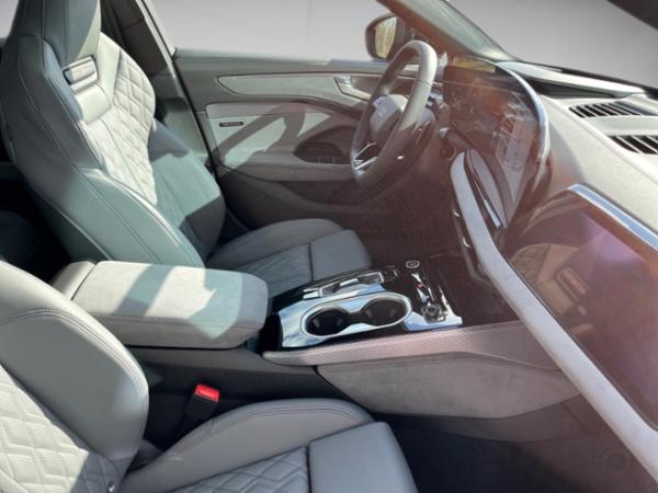 Audi A6 Avant e-hybrid quattro S tronic *Audi Exclusive*