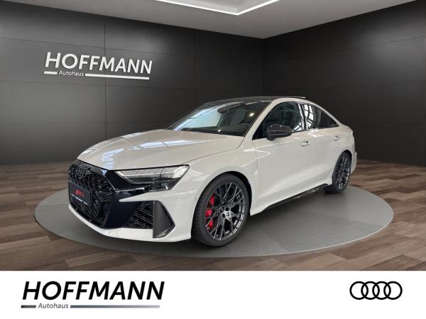 Audi RS3 Limousine / RS-Dynamikpaket / Exclusive Kreide / Schalensitze / Carbonpaket