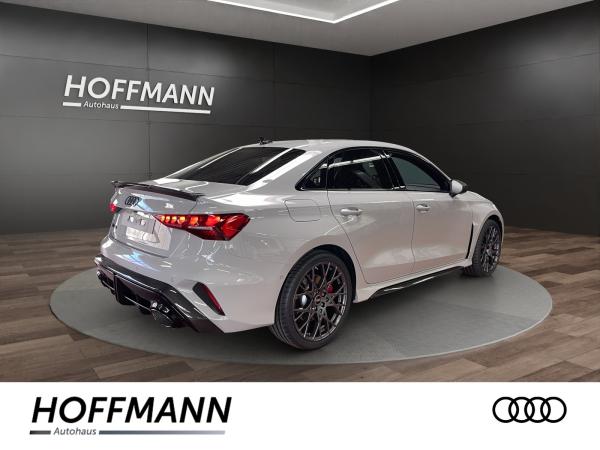 Audi RS3 Limousine / RS-Dynamikpaket / Exclusive Kreide / Schalensitze / Carbonpaket