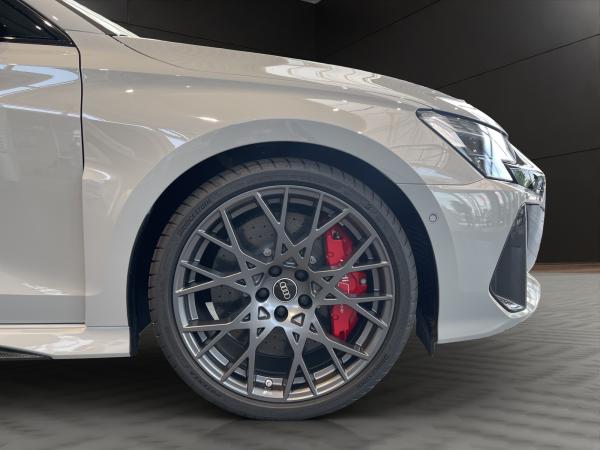 Audi RS3 Limousine / RS-Dynamikpaket / Exclusive Kreide / Schalensitze / Carbonpaket