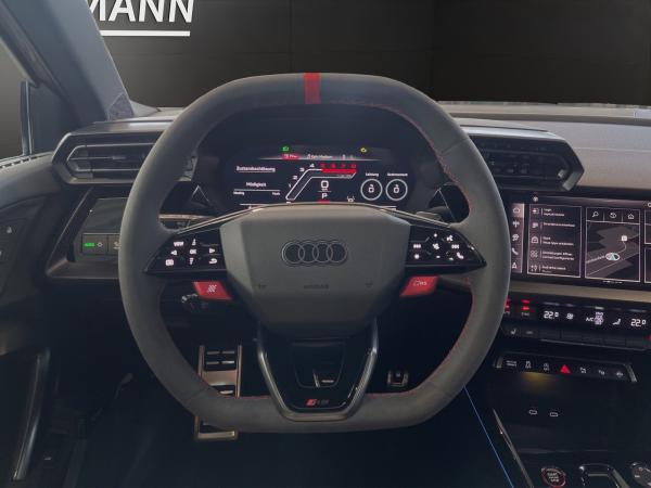 Audi RS3 Limousine / RS-Dynamikpaket / Exclusive Kreide / Schalensitze / Carbonpaket