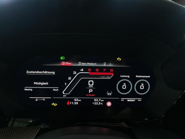 Audi RS3 Limousine / RS-Dynamikpaket / Exclusive Kreide / Schalensitze / Carbonpaket