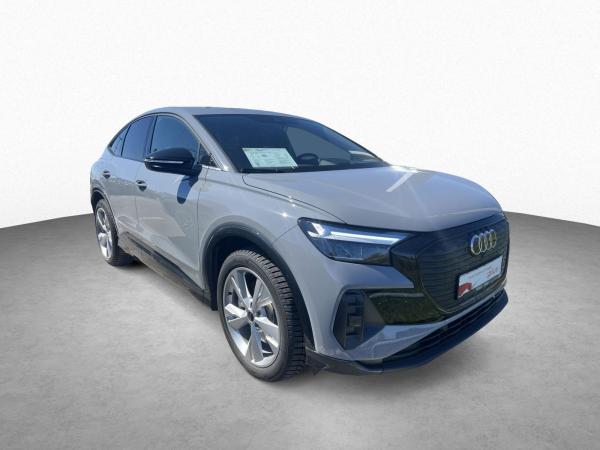 Audi Q4 e-tron Q4 Spb. 45 e-tron qu. - S line - NAVI - AHK