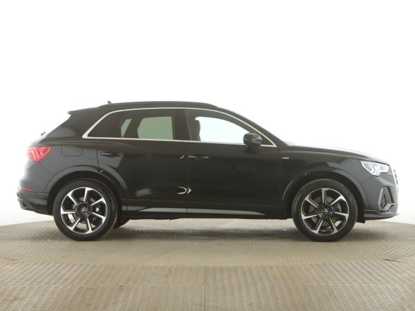 Audi Q3 45 TFSI quattro S line AHK+Matrix+RFK+MMI-Plus