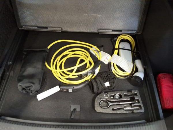 Volkswagen ID.7 Tourer GTX - Interieur und Exterieur Plus Paket + PANO / 8-fach Bereift