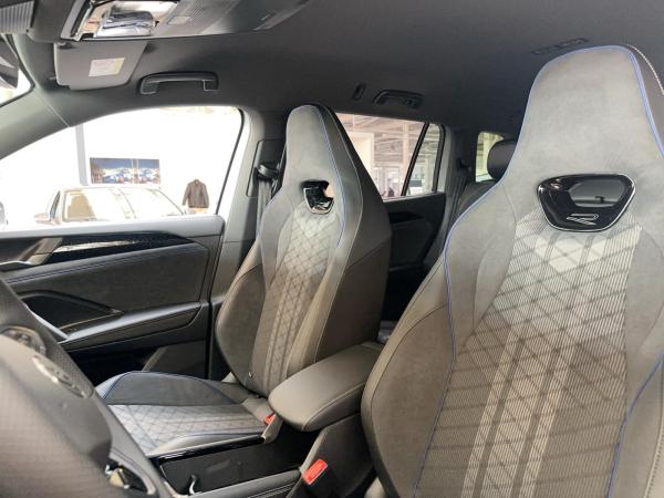 Volkswagen Tayron R-Line Hybrid DSG AHK NAVI R-KAMERA