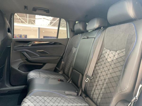 Volkswagen Tayron R-Line Hybrid DSG AHK NAVI R-KAMERA