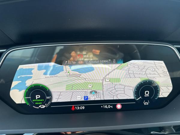 Audi Q8 e-tron Sportback S line 55 qu. Luft PANO HUD