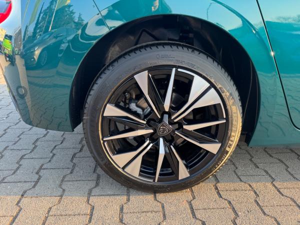 Peugeot 308 1.2 145 A llure ACC+LED+SHZ+Winterp.+2xKlima