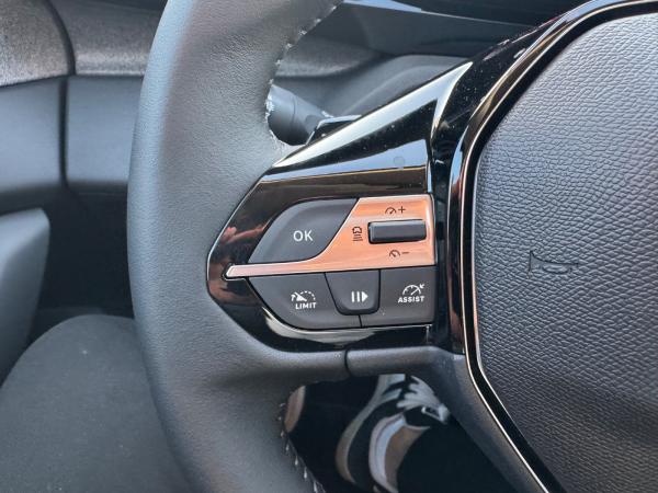 Peugeot 308 1.2 145 A llure ACC+LED+SHZ+Winterp.+2xKlima