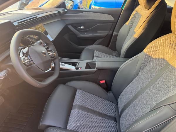 Peugeot 308 1.2 145 A llure ACC+LED+SHZ+Winterp.+2xKlima