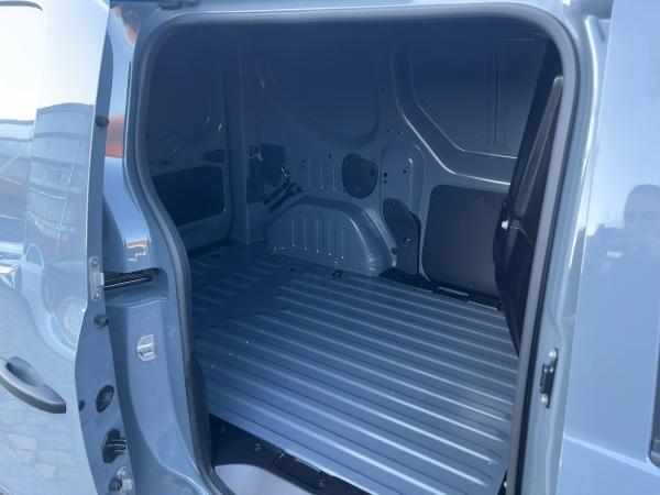 Renault Express 1.3 TCe 100 Basis LED-Tagfahrlicht ABS E