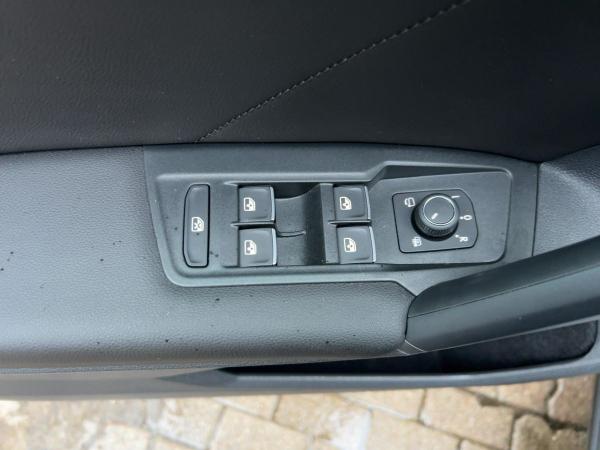 Volkswagen Tiguan Elegance 2,0 l TDI DSG Kamera Navi Standhzg