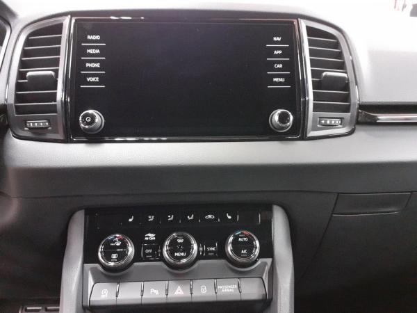 Skoda Karoq Sportline 1.5 TSI DSG AHK MATRIX RFK Skoda Karoq Sportline 1.5 TSI DSG AHK MATRIX RFK
