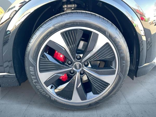 Audi e-tron Q6 Sportback S line businessperformance