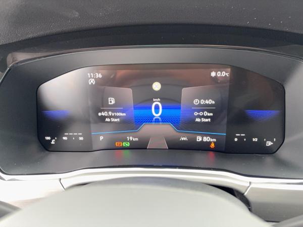 Volkswagen Touran 7 Sitzer 1.5 TSI DSG AHK ACC LED KAMERA