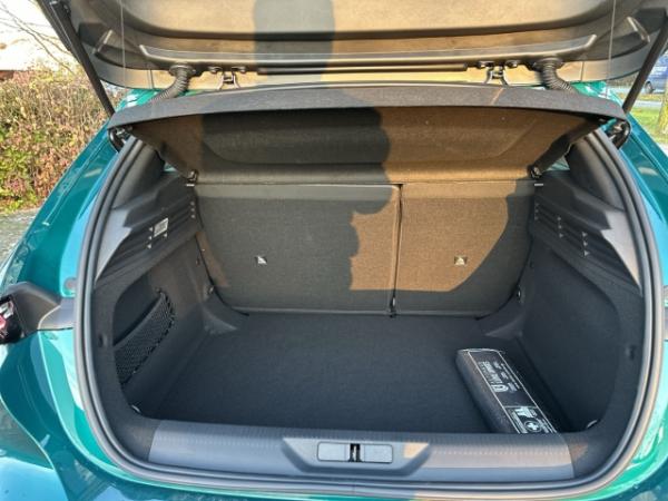 Peugeot 308 Allure HYBRID 145 e-DSC6 Navi 360 Kamera ACC