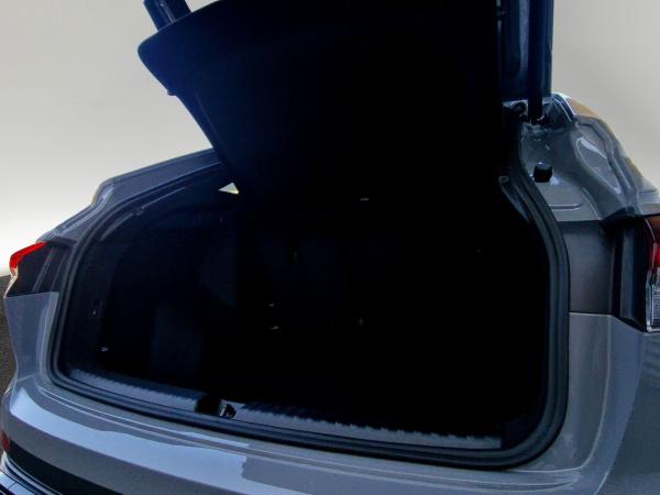 Audi Q4 e-tron Sportback 45 qu S-Line edition AHK PANO Audi Q4 e-tron Sportback 45 qu S-Line edition AHK PANO