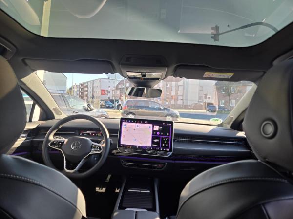 Volkswagen ID.7 Tourer Pro S (286 PS) //SOFORT VERF.// Massage, AHK, Pano, Navi usw.