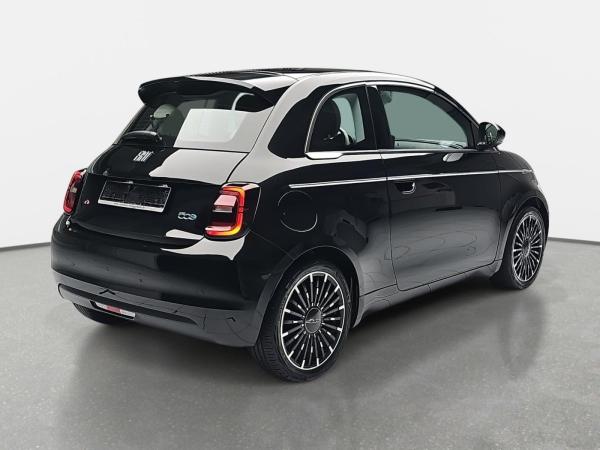 Fiat 500e ELEKTRO 42 KWH WINTERRÄDER BY BOCELLI NAVI KLIMA LED JBL APPLE/ANDROID LM17