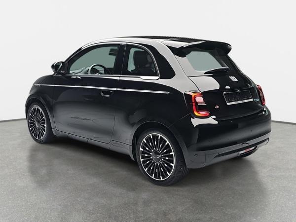 Fiat 500e ELEKTRO 42 KWH WINTERRÄDER BY BOCELLI NAVI KLIMA LED JBL APPLE/ANDROID LM17