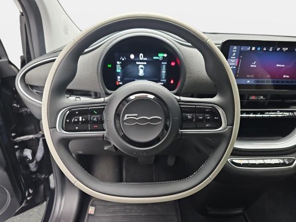 Fiat 500e ELEKTRO 42 KWH WINTERRÄDER BY BOCELLI NAVI KLIMA LED JBL APPLE/ANDROID LM17