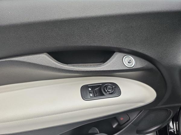 Fiat 500e ELEKTRO 42 KWH WINTERRÄDER BY BOCELLI NAVI KLIMA LED JBL APPLE/ANDROID LM17